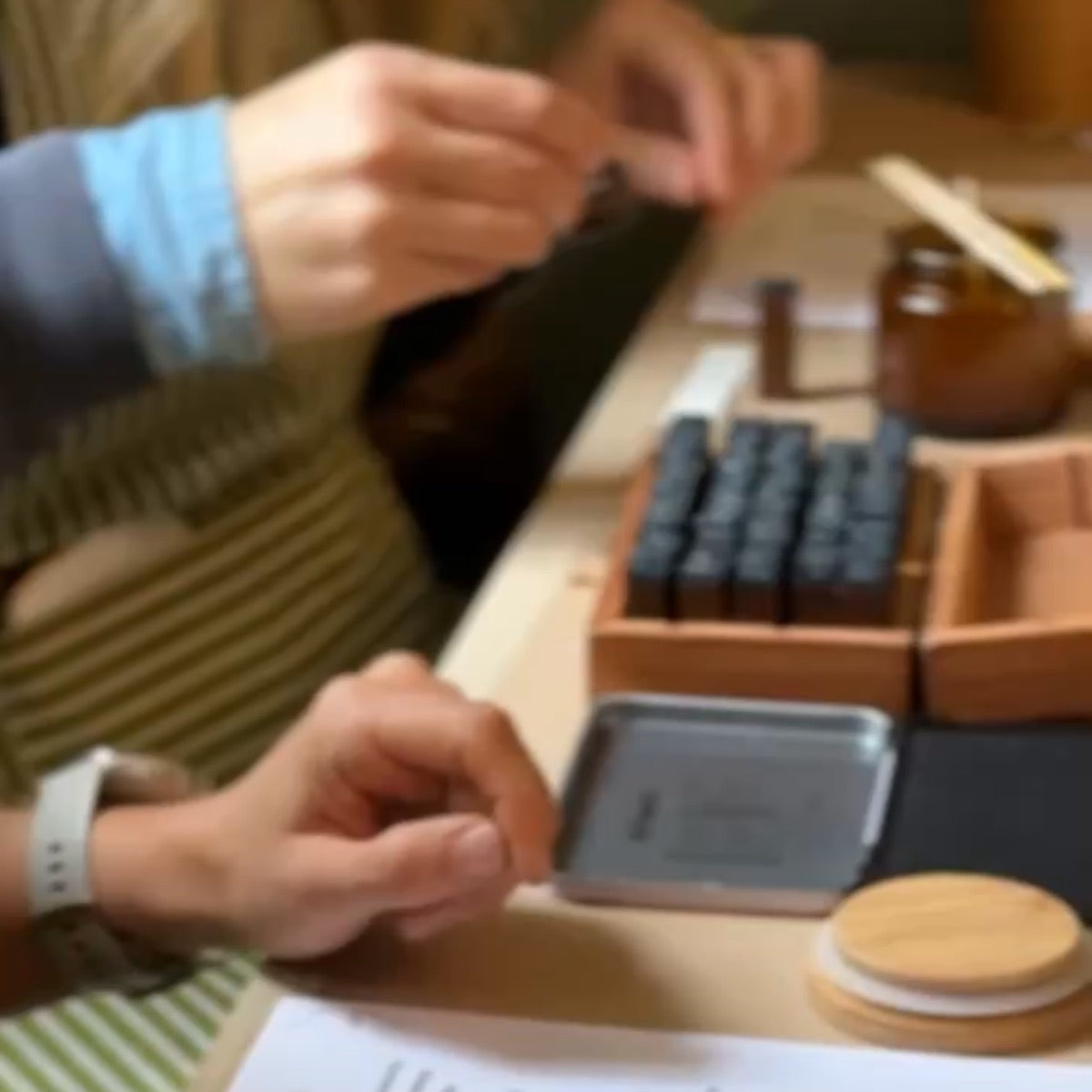 Clase presencial de fabricación de velas de soja y sahumado artesanal en Las Condes Santiago