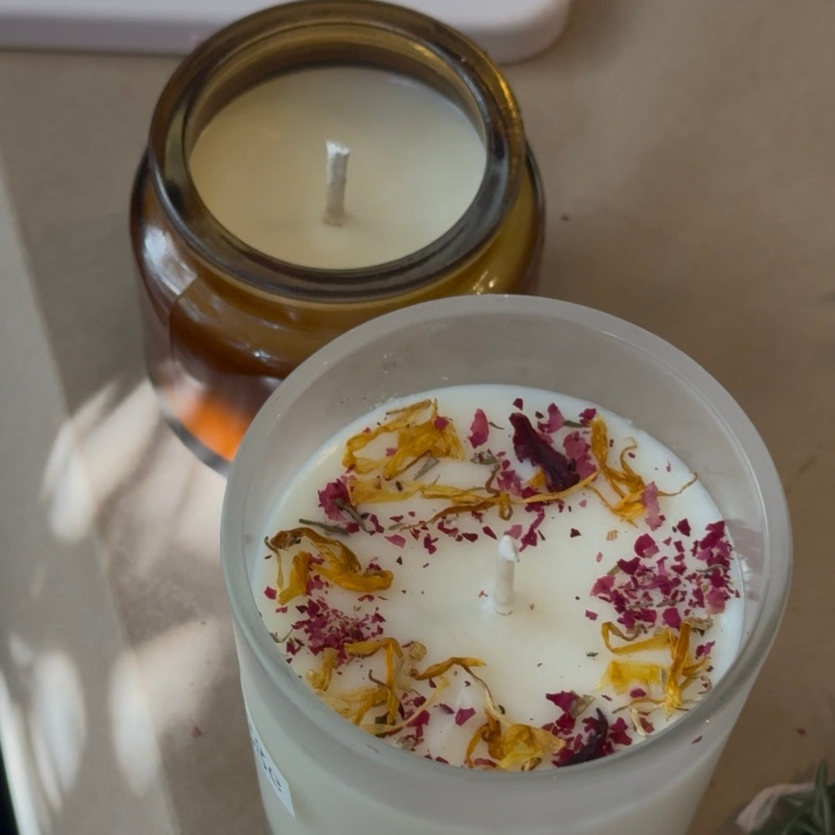 Clase presencial de fabricación de velas de soja y sahumado artesanal en Las Condes Santiago