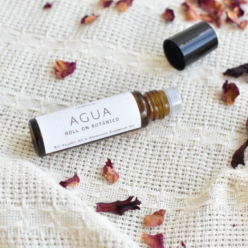 Roll on aceite de jojoba y aceite esencial vainilla. aromaterapia elemento agua